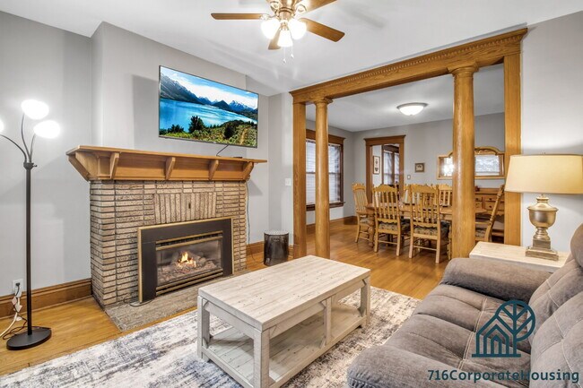 Building Photo - Furnished 3-Bedroom Upper Apartment on Bird Ave