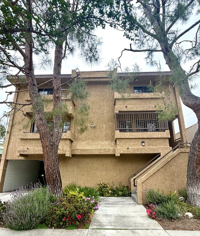Foto del edificio - 12121 Moorpark St