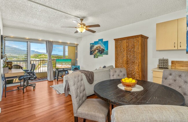 Foto del edificio - Beautiful Fully Furnished, 2 Bed, 1 1/2 Bath, Oceanview Condo with Pool