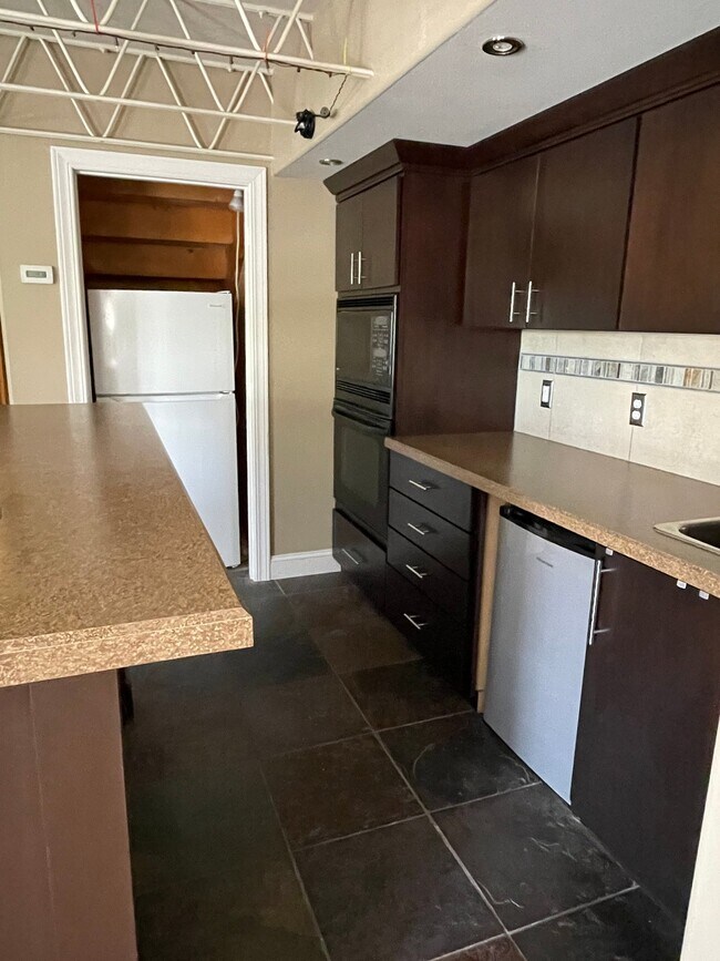 Foto del edificio - 421 Senter Dr