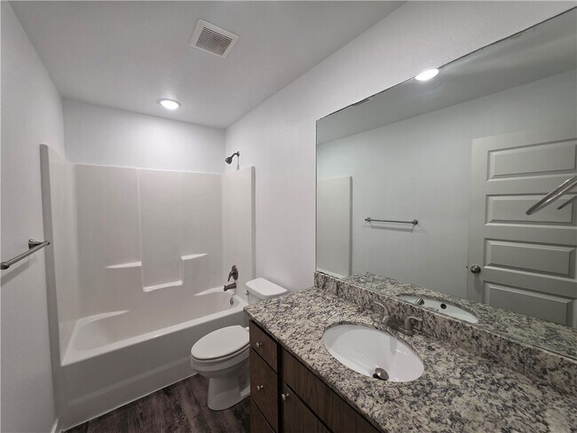 Foto del edificio - 637 Hidden Springs Dr