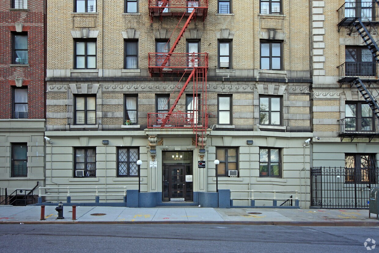 Building Photo - 634 W 135th St