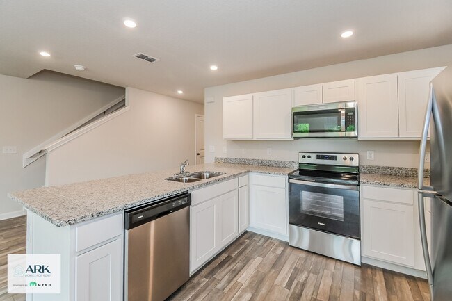 Foto del edificio - 45335 Red Brick Dr