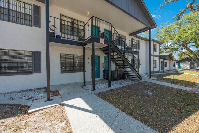 Photo - The Oaks at Safety Harbor 3 bedroom 2 bath Apartment