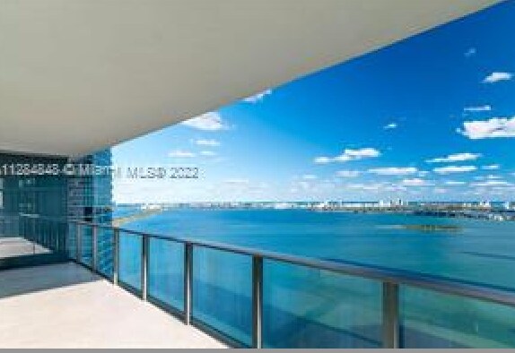 Foto del edificio - 650 NE 32nd St