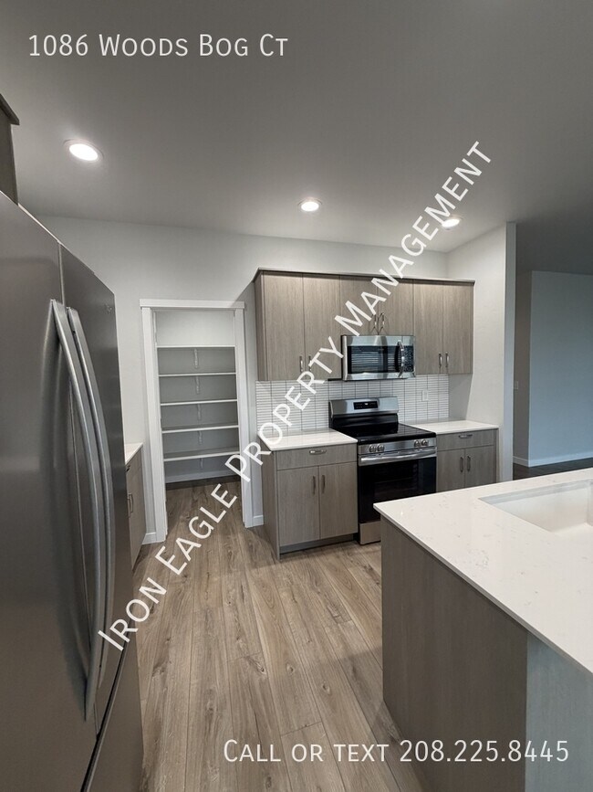 Foto del edificio - 1086 Woods Bog Ct