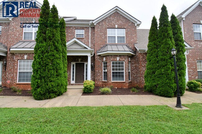 Foto del edificio - LARGE 2bd 2.5ba townhome, 2 car carport, washer/dryer included!