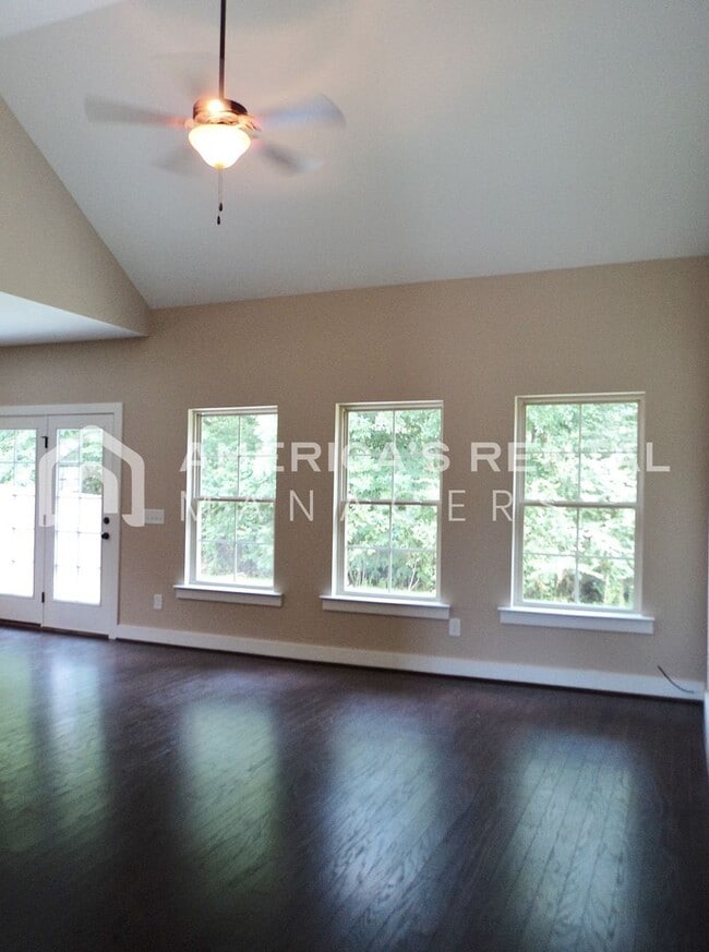Building Photo - 108 Falling Waters Ln