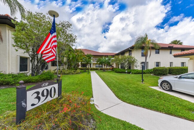 Foto del edificio - 390 SW South River Dr
