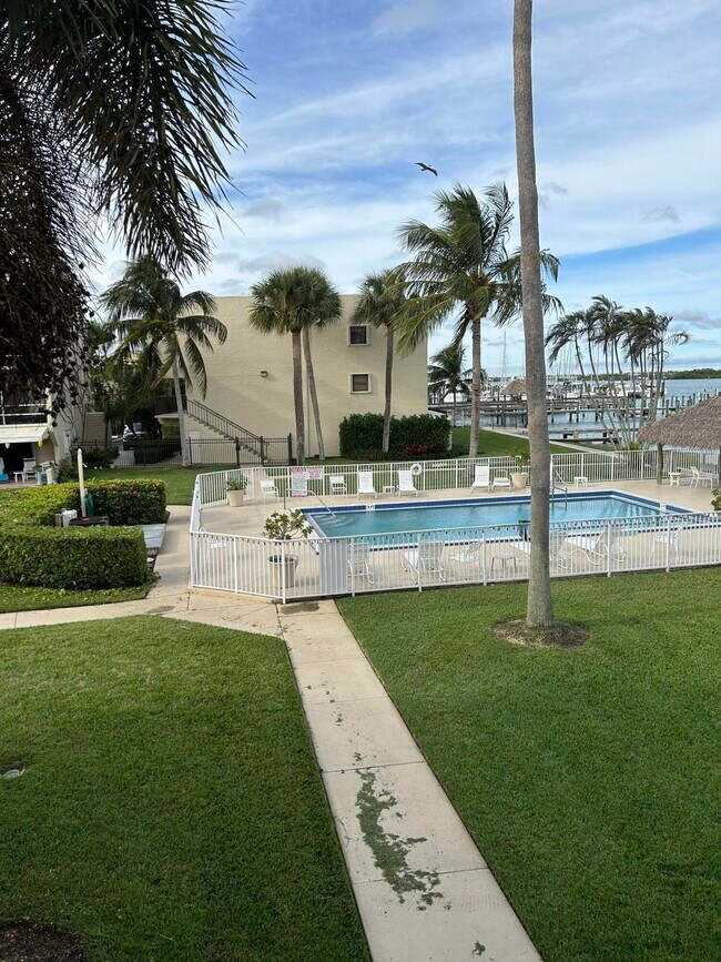 Building Photo - 1300 Seaway Dr
