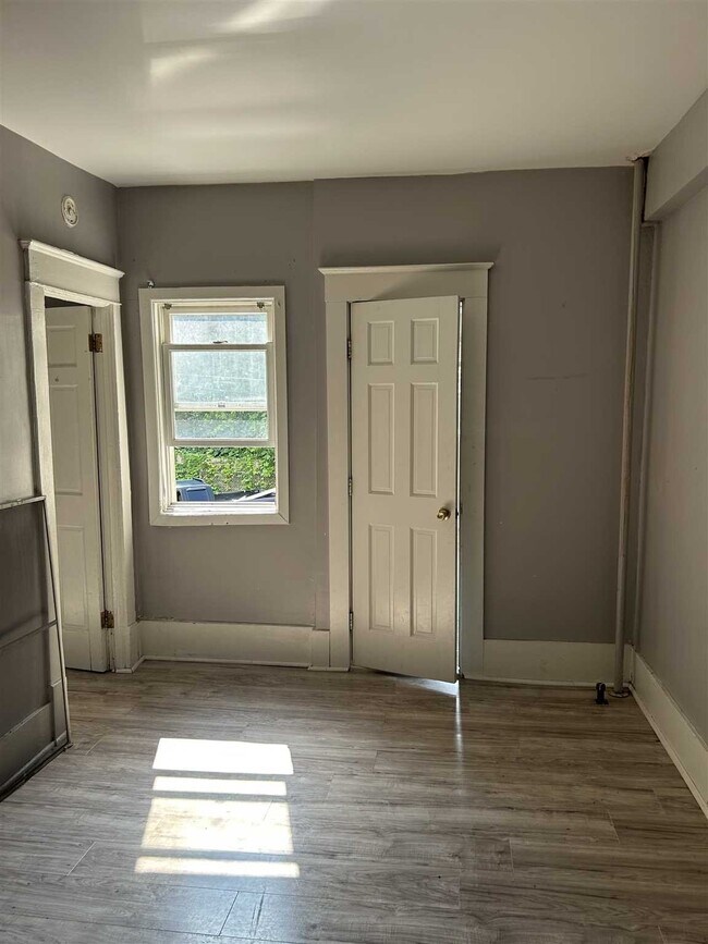 Foto del edificio - 61 S Hamilton St