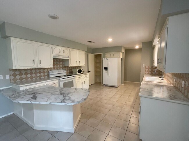 Foto del edificio - *NOW AVAILABLE* Absolutely Gorgeous 2 Bedr...