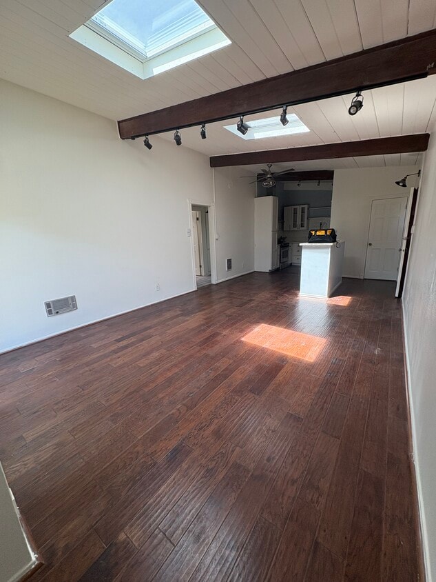 Primary Photo - 12014 Kling St