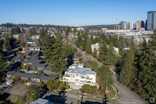 Exterior - maydenbauer  square