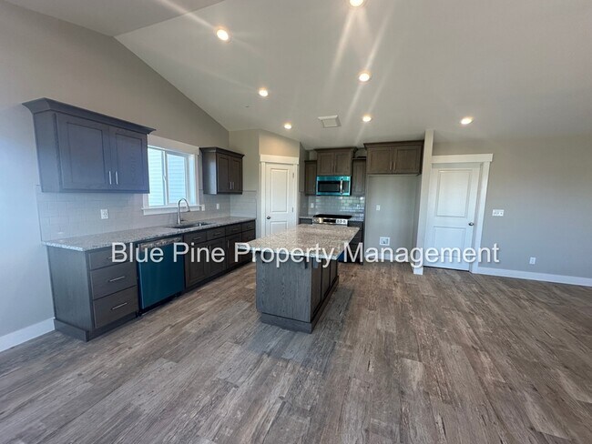 Foto del edificio - 3881 E Hemlock Ln