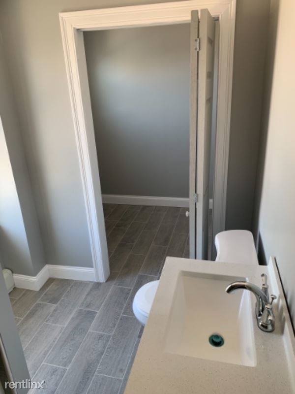 Building Photo - 4 br, 1 bath Townhome - 97-99 Centre St Apt 2