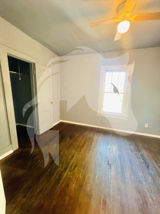 Foto del edificio - "Charming 1-Bedroom Retreat with Gleaming Hardwood Floors in Ponca City"