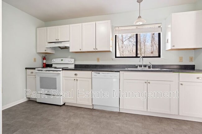 Building Photo - 222 Poplar St