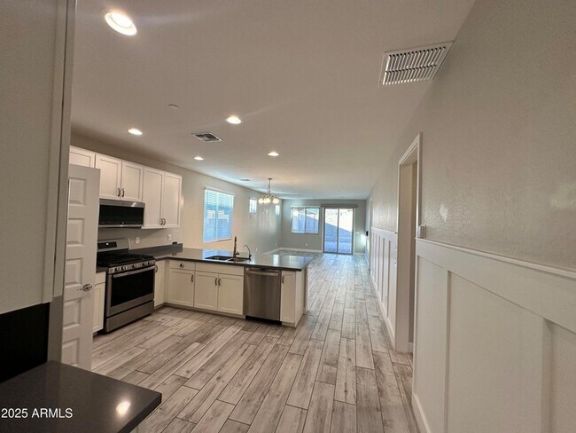 Foto del edificio - 13180 W Cliffrose Rd