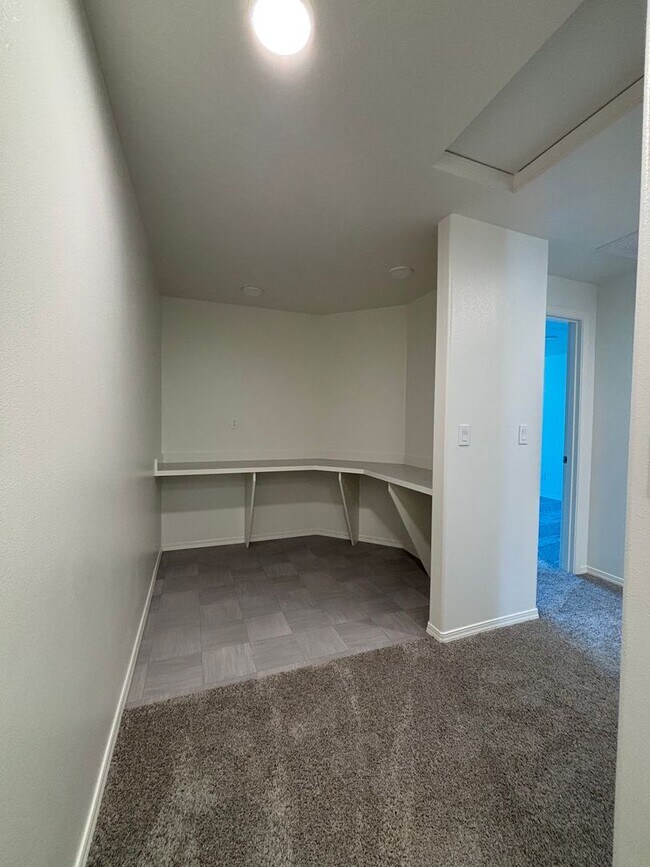 Foto del edificio - Brand New Townhome!