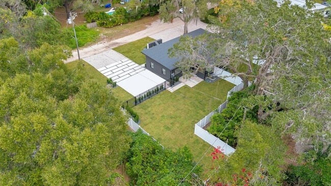 Building Photo - 218 E 8th Ave