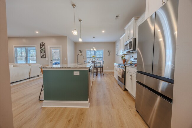 Building Photo - 328 Peeler Cir