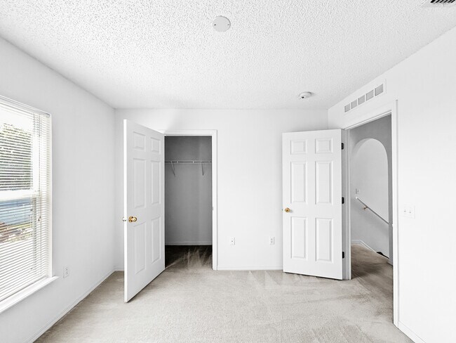 Building Photo - 1035 Ronlin St