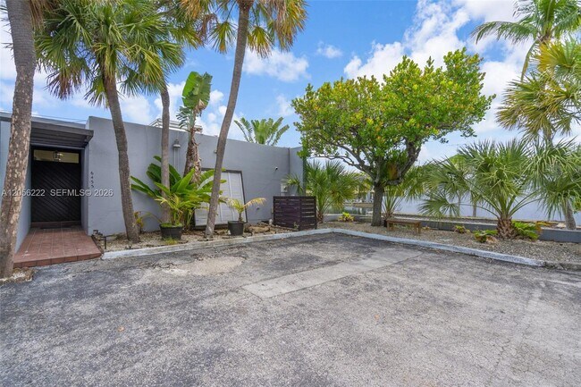 Foto del edificio - 6433 Windmill Gate Rd