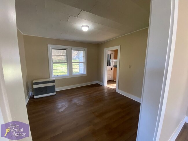 Foto del edificio - Quaint Cottage Walking Distance to Downtown West Jefferson