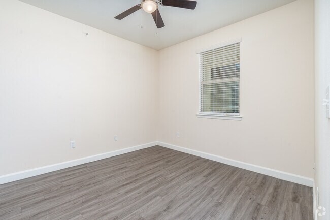 1BR, 1BA - 624SF - Bedroom - Majestic Parc