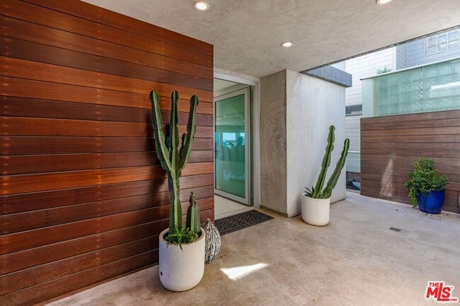 Building Photo - 26050 CA-1