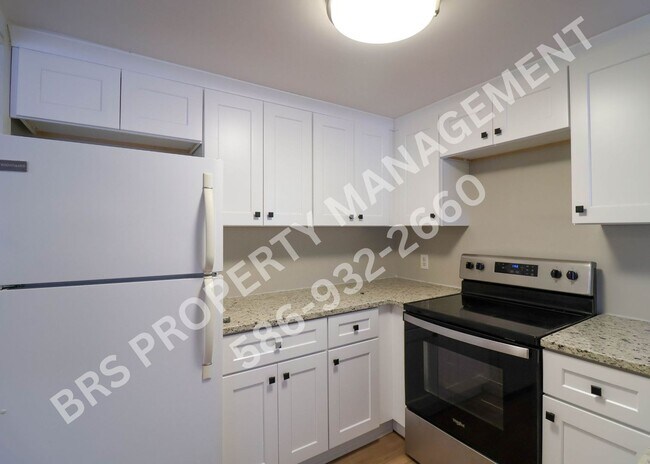 Foto del edificio - 1 Bed, 1 Bath House In Rochester Hills