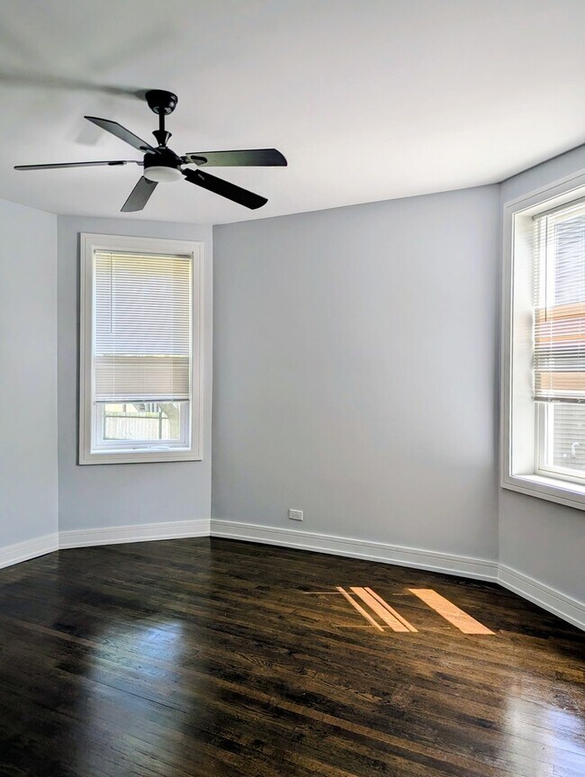 Foto del edificio - 717 N Homan Ave.