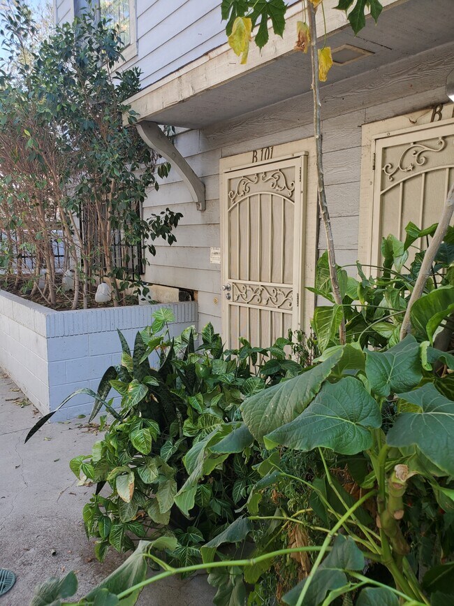 Front door - 13945 Osborne St