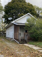 Building Photo - 833 E North St