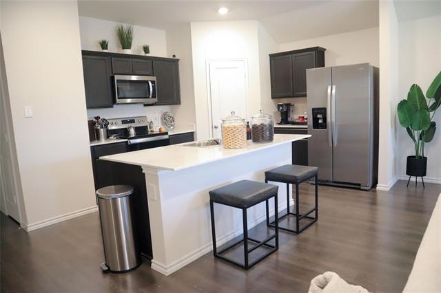 Building Photo - 3025 Zinnia St