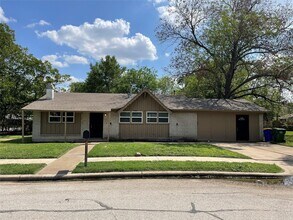Building Photo - 5748 Bowling Dr