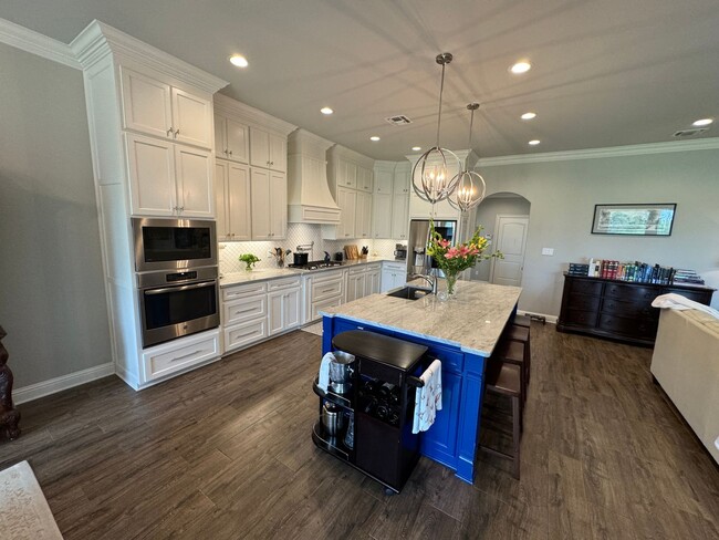 Building Photo - 629 Dumaine Dr