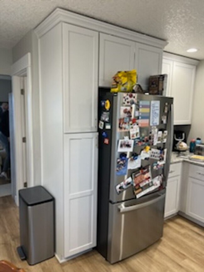 Building Photo - Rent: 3 bed unit 2 Bath