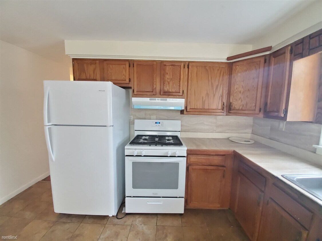 3 br, 2 bath - 132 Park St Fl 1 - 3 br, 2 bath  - 132 Park St Fl 1