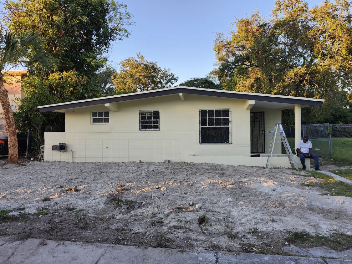 Foto principal - 759 NW 69th St