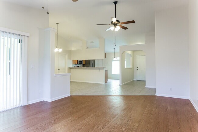 Building Photo - 109 Almeria St