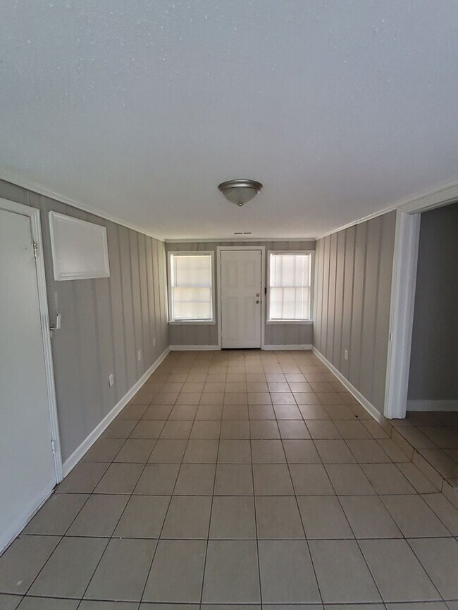 Building Photo - Welcome to 4125 Michael!