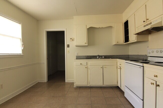 Foto del edificio - 3 Bedroom 1 Bath home in Taylors!