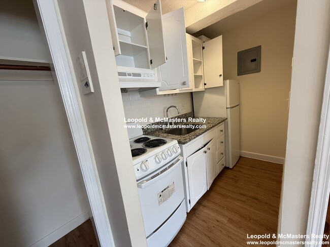 Building Photo - 164 North Beacon St