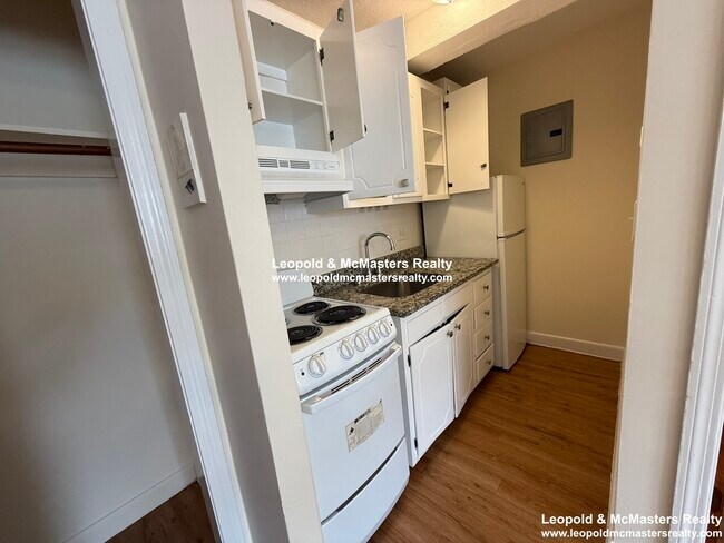 Foto del edificio - 164 North Beacon St