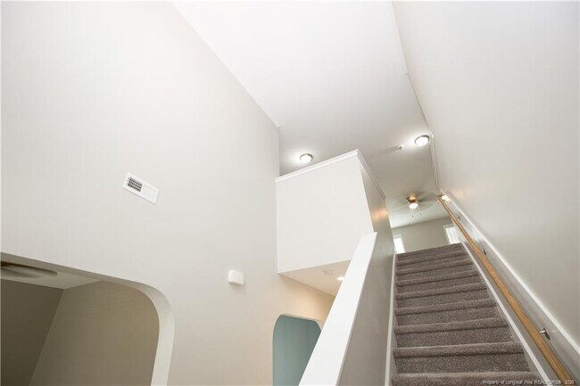 Foto del edificio - 5709 Pondhaven Dr