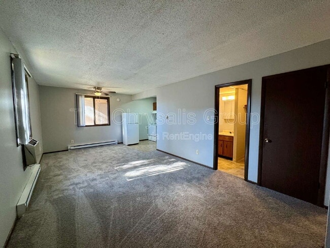 Building Photo - 2402 Marquette Rd