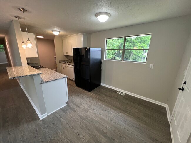 Foto del edificio - 724 Lanford Rd