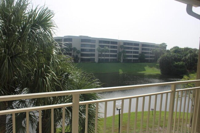 Foto del edificio - 1865 Palm Cove Blvd